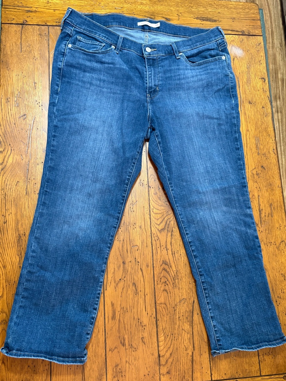 Women’s Levi’s Straight Leg Denim (Short)